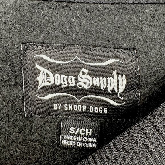 Dogg Supply Black Graphic Print Snoop On The Stoop Snowflakes Sweatshirt Small - Picture 4 of 8